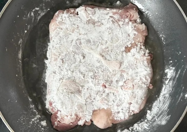 サラダ油を入れた画像（撮影：エニママ）