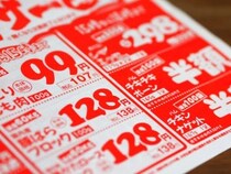 チラシを折って一部をちぎるだけ！　外出先で使える「蓋つきゴミ袋」の作り方【活用法4選】