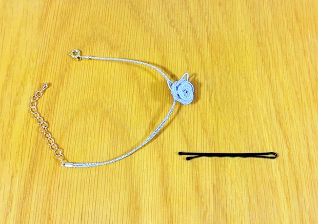 ブレスレットを簡単につける方法の写真（撮影：grapeライフハック編集部）