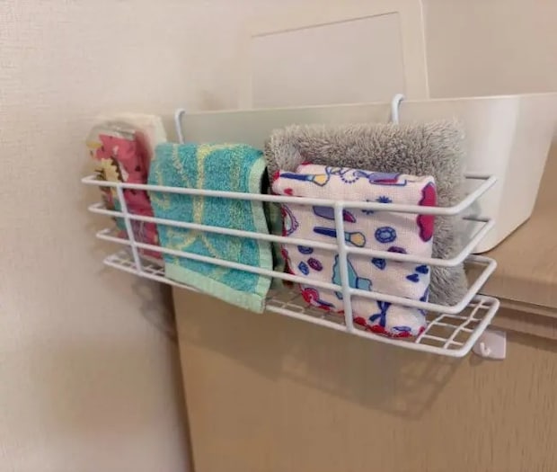 子供部屋にワイヤーラックを設置した様子（撮影：grapeライフハック編集部）