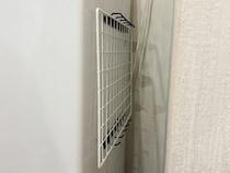 100均アイテムだけで、洗濯機横に収納スペース作る方法　アイディアに「これ気に入った」