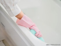 浴槽のザラザラしたこびりつきは何？どう落とす？　LIXILに対処法を聞いた