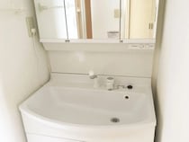 蛇口まわりはゴシゴシこすらないで！　アクリルたわしで水あかが消える方法【掃除術4選】