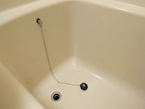 入浴後はすぐお湯を抜いて！　リクシルに聞いた「浴槽のざらつき予防」