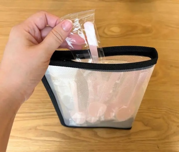 取り出す様子（撮影：grapeライフハック編集部）