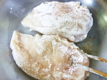 鶏むね肉はこう使う！　包丁いらずで驚くほどジューシーな絶品レシピ