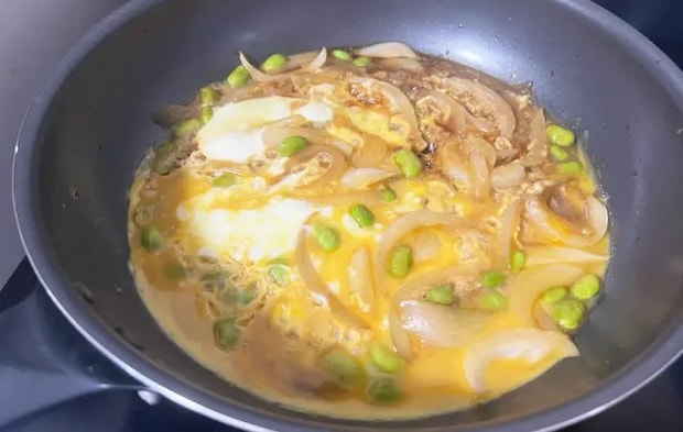 玉子が半熟になり、火を止めた画像（撮影：エニママ）
