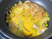 その発想はなかった！　玉子丼に“あの夏野菜”を足すだけで夫絶賛の神レシピに大変化
