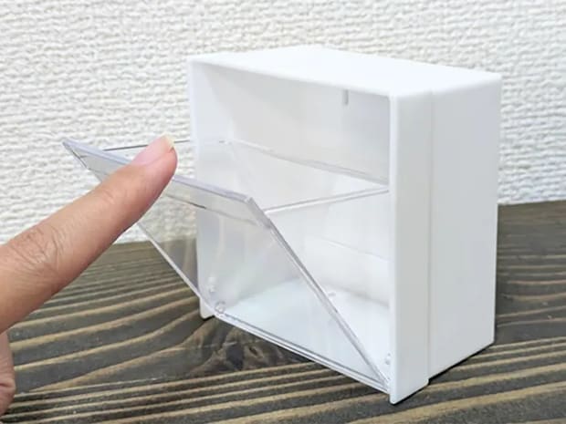 キッチンから玄関まで大活躍！　ダイソーに聞いた「マグネットつき100円収納」の活用法【4選】