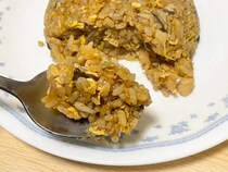 細かく刻んで炒めるだけ！ 定番の『薬味』をチャーハンに入れてみたら「食べやすい」