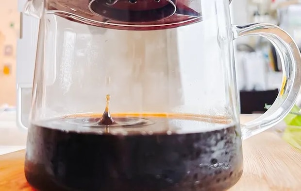 『氷で淹れるアイスコーヒー』を作る写真（撮影：キジカク）
