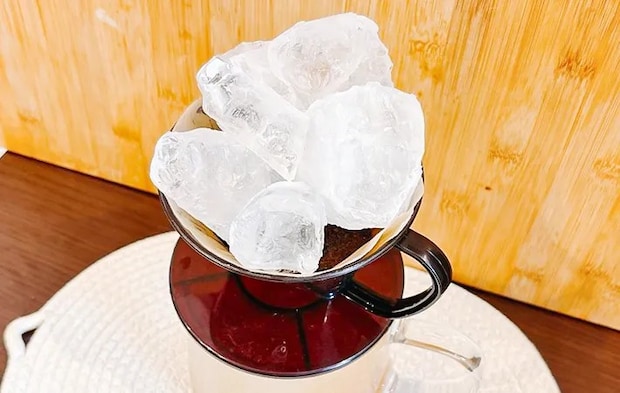 『氷で淹れるアイスコーヒー』を作る写真（撮影：キジカク）