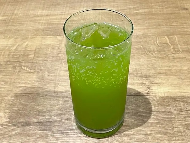 完成した抹茶レモンソーダの写真（撮影：grapeフード編集部）