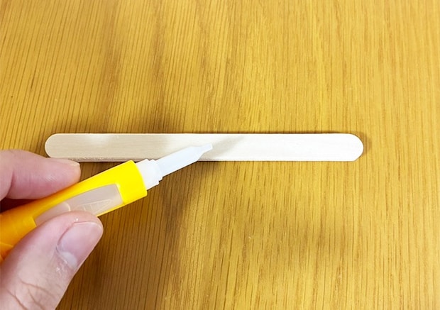 アイスの棒とダブルクリップの活用写真（撮影：grapeライフハック編集部）