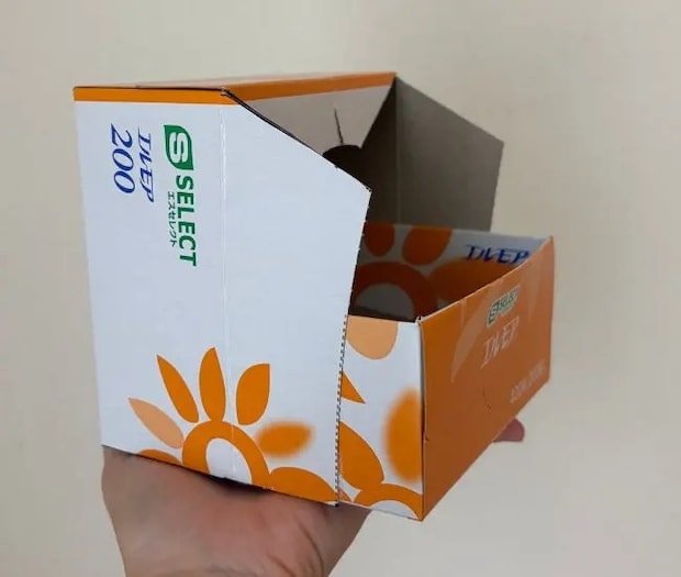 箱を貼り合わせた様子（撮影：grapeライフハック編集部）