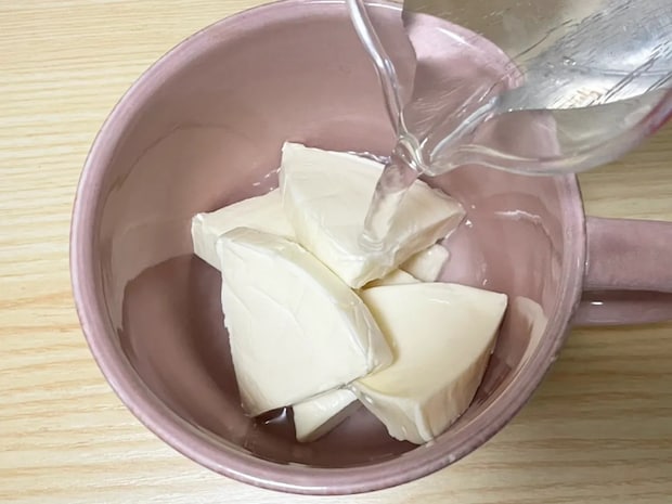 水と一緒に1個まるごとレンチン! 『チーズデザート6P』の冷凍スイーツを試してみた