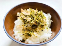 ふりかけ、買わなくてもいいかも！　とろろ昆布でパッと作る『サクサクふりかけ』が子供に好評