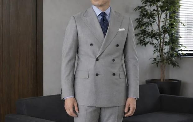 ダブルスーツを着る人の写真