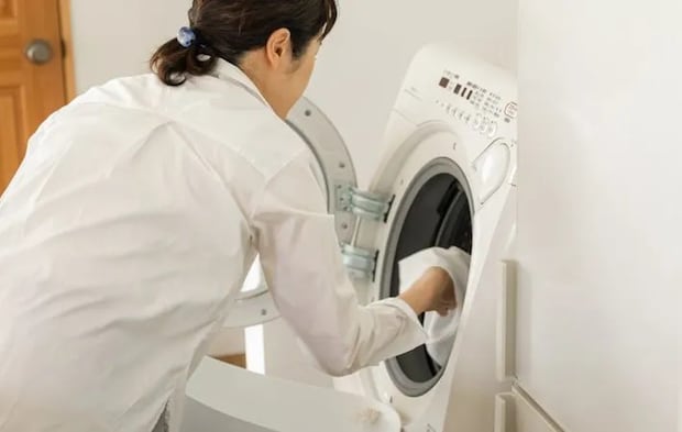 洗濯をする女性の写真（撮影：Heulie）