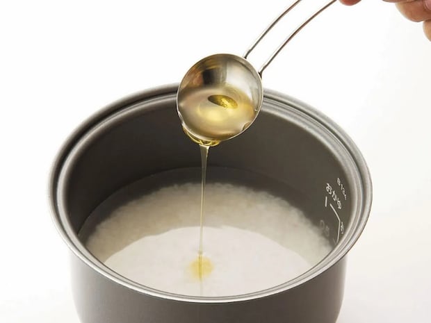 ご飯を炊く時に小さじ1杯? 古米が新米のように若返る裏技とは