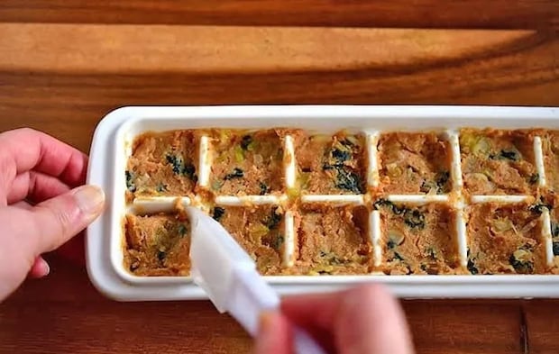 『ネギとワカメの味噌玉』を作る写真（撮影：小泉明代）