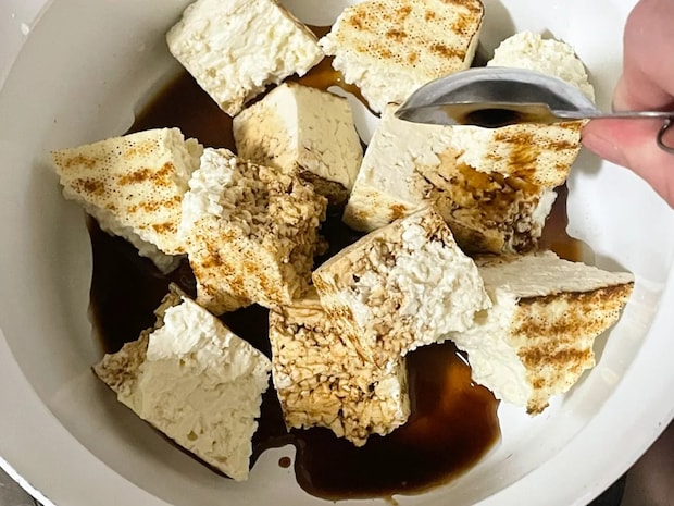 鍋に焼き豆腐を入れて…　煮込んだ結果に「豪華な見た目」「ご飯に合う」