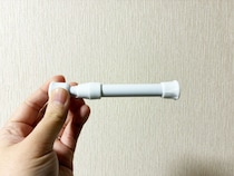 「使い道が少なそう」は誤解！　100均の『短いつっぱり棒』の思わぬ活用法に「頼もしすぎる」