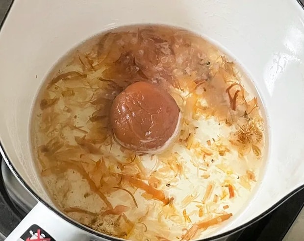 『煎り酒』を煮る写真（撮影：grapeフード編集部）