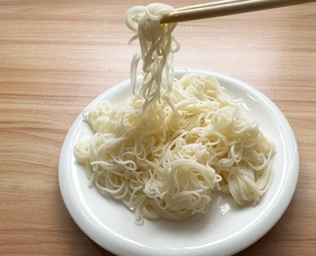 5分放置したそうめん（撮影：grapeフード編集部）