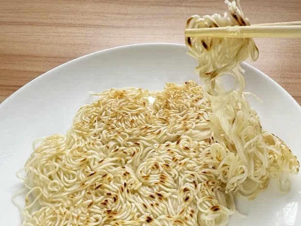 焼きそうめん（撮影：grapeフード編集部）