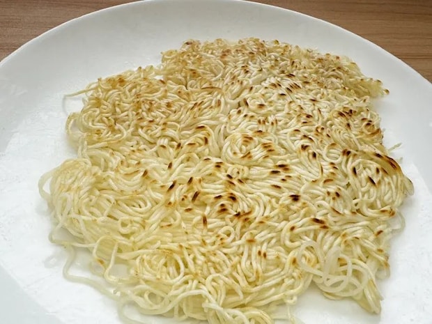 焼きそうめん（撮影：grapeフード編集部）