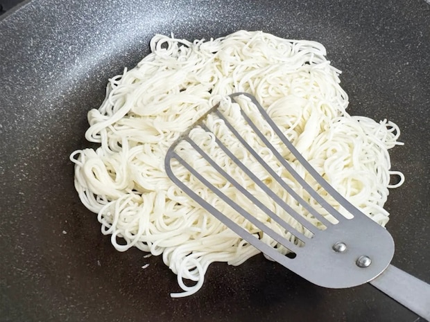 そうめん茹でたら焼いてみて！　そんな食べ方があったとは…