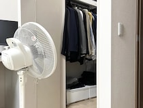 もう、服をカビさせない！　プロが教える『梅雨のクローゼット』3つの対策