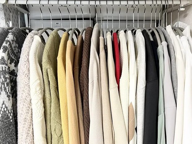 クローゼットの洋服の写真（撮影：Classy Life）