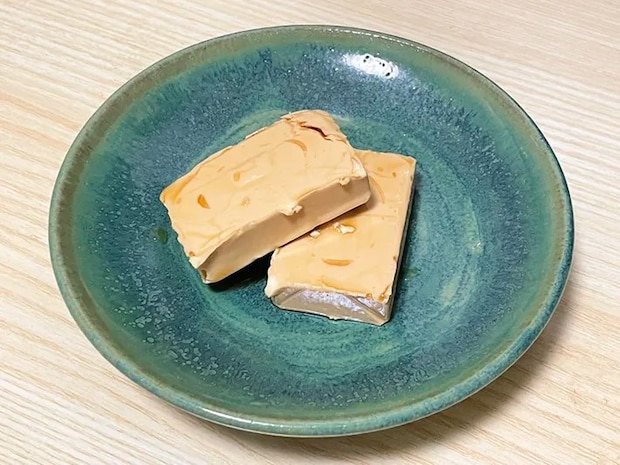 『味ぽん』に漬けたプロセスチーズの写真（撮影：grapeフード編集部）