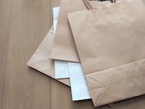 溜まる一方のブランド紙袋　0円でできる収納アイディアに「すっきり片づいた！」【収納術4選】