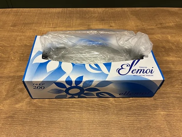 ポリ袋を詰めたティッシュケース（撮影：grapeライフハック編集部）