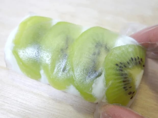 【砂糖ゼロ】巻くだけで驚きのモチモチ感! 夏に食べたい新感覚スイーツ【レシピ】