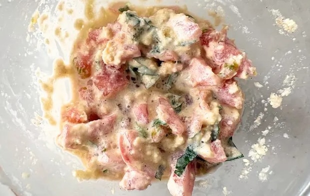 材料をボウルに入れて混ぜた画像（撮影：エニママ）