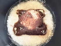 炊飯器に1袋入れてみて！　子供が感動した炊き込みご飯、具材に使ったのは？【レシピ】
