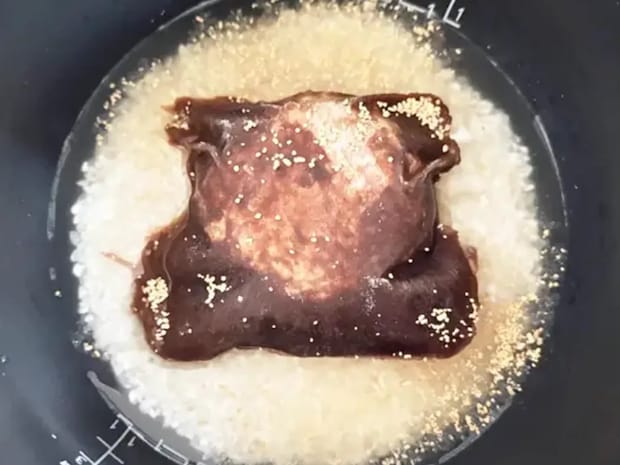 炊飯器に1袋入れてみて！　子供が感動した炊き込みご飯、具材に使ったのは？【レシピ】