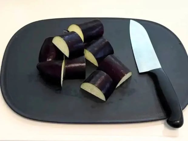 夫が「今日のナス、いつもと違う」　アク抜きの水に『加えたもの』が？