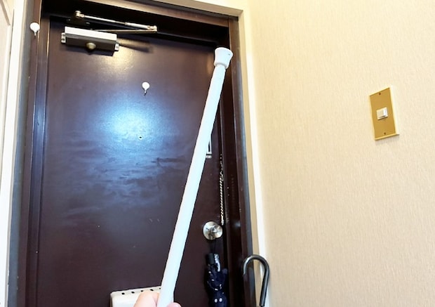 つっぱり棒の活用写真（撮影：grapeライフハック編集部）