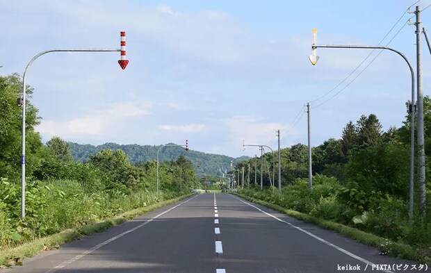 北海道の道路の矢印の写真