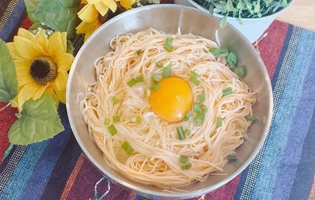 『卵かけそうめん』の完成写真（撮影：キジカク）