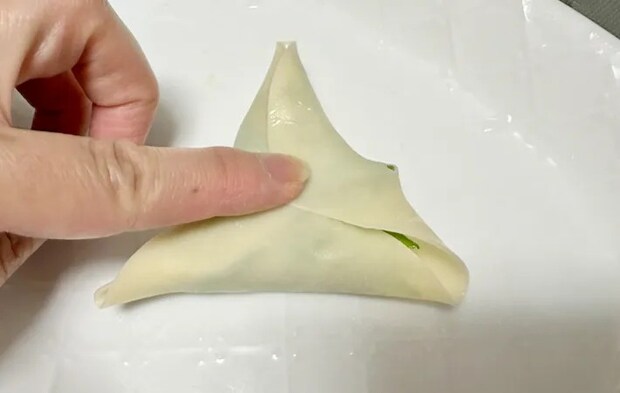 餃子の皮でチーズを包んだ画像（撮影：エニママ）