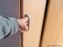 バタバタ閉めないで！　クローゼットの折れ戸の正しい扱い方【東京建具協同組合】
