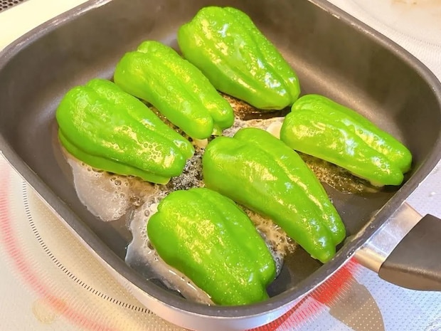ピーマンに詰めたのは『肉だね』じゃなくて? 冷凍食品で作る「時短おかず」に子供が大喜び