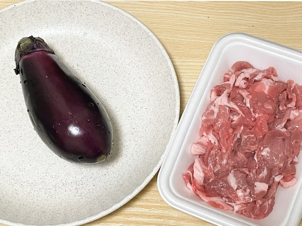 ナスを丸ごとレンチン 肉を挟むだけのレシピに「ジューシー」「弁当のおかずにも」