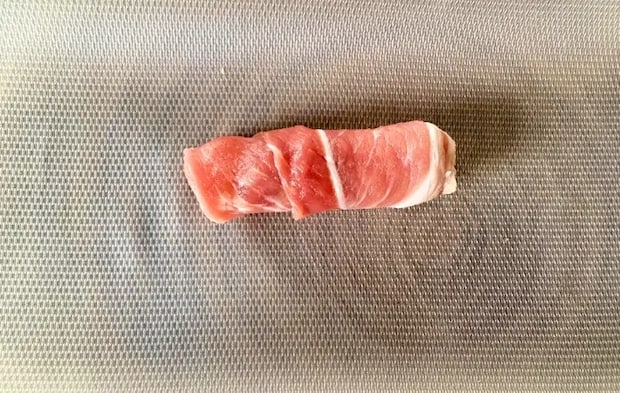 じゃがりこに豚こま肉を巻いた画像（撮影：エニママ）